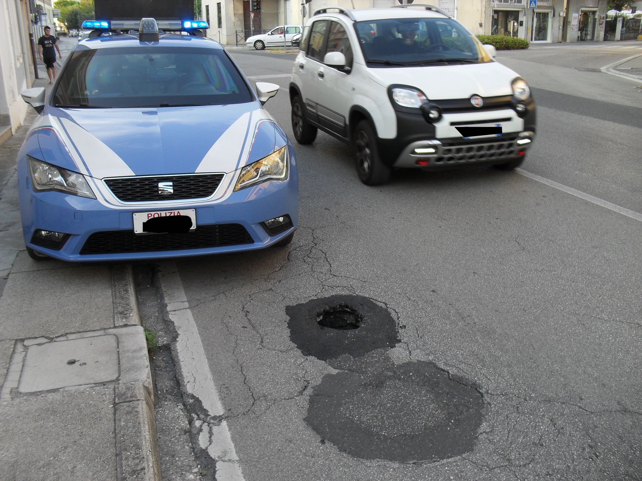 Immagine per Il gran caldo apre un buco sulla strada, scatta l'allarme a Ronchi